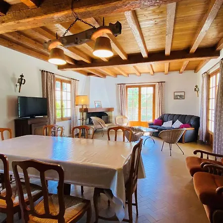 Maison De A Proximite De La *
