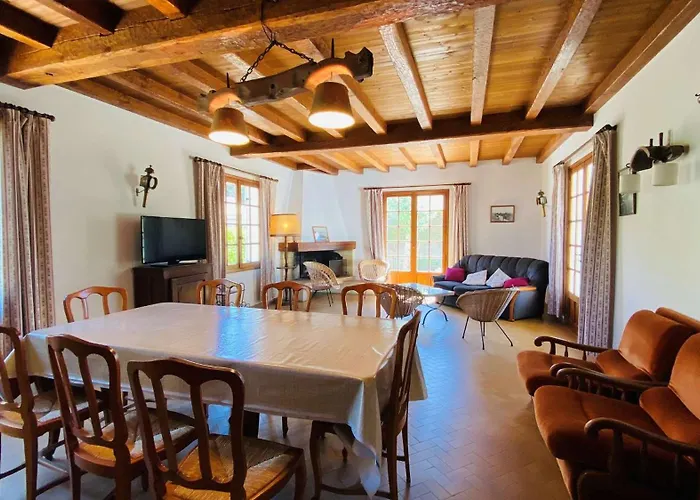 Maison De A Proximite De La *